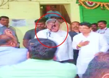 Ink-Throw-BJP-Leader-Chandrakant-Patil