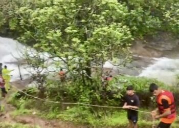 लोणावळ्यातील भुशी डॅम जवळील धबधब्याखाली पुण्यातील एकाच कुटुंबातील 5 जण वाहून गेले