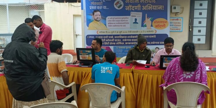आमदार सुनिल शेळके यांच्या पुढाकाराने तळेगाव दाभाडे शहरात नवीन मतदार नोंदणी अभियान