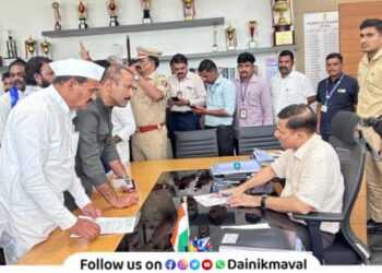 bjp bala bhegade met collector pune