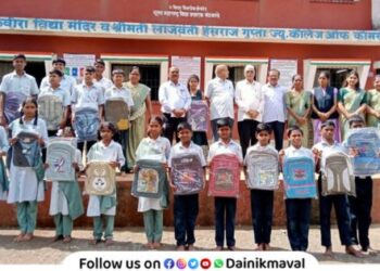 Distribution of educational materials to students of Ekvira Vidya Mandir School