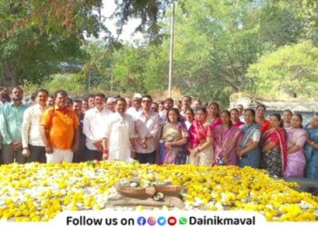 MLA Sunil Shelke greets Commander in Chief Umabai Dabhade