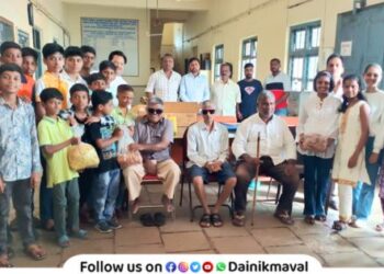 Distribution of snacks in old age home of blind citizens activities for children Lonavala