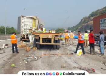 freak accident involving four vehicles on Mumbai-Pune Expressway driver died on spot