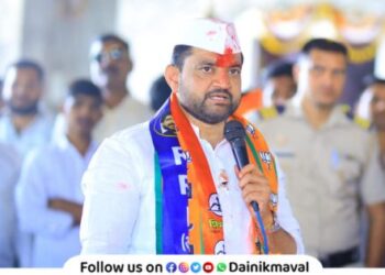 case registered against maval MLA Sunil Shelke for holding campaign rally after 10 pm