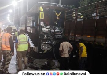 Private bus accident on Mumbai Pune expressway 26 passengers in the bus injured