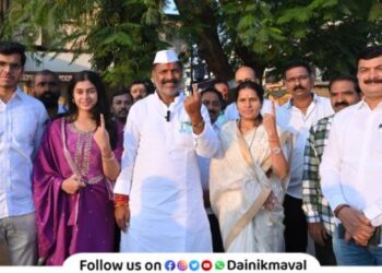 Bapusaheb Bhegde candidate from Maval constituency exercised his right to vote with his family