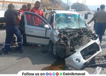 terrible accident involving an Alto car on Mumbai Pune Expressway leaves four seriously injured