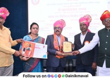 National Teacher Service Award to Ganesh Patil teacher of Shri Dnyaneshwar Vidyaniketan School