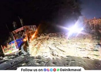 Accident of tractor transporting sugarcane in Somatne pass