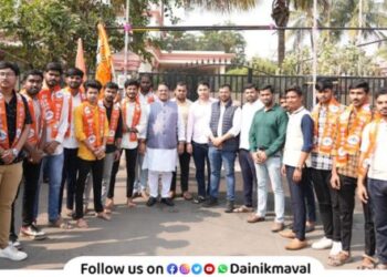 youth activists of Pimpri Chinchwad publicly joined Shiv Sena Party in presence of MP Shrirang Barane