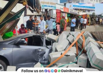 Accident due to uncontrolled truck on Shirgaon Somatne road luckily avoids loss of life