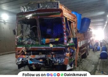 Chemical truck accident on expressway acid-like chemical spread on road strong smell in area