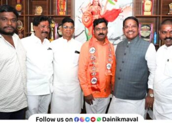 Uddhav Thackeray party Maval taluka organizer Amit Kumbhar joins Shiv Sena in presence of MP Shrirang Barne