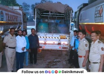 Vadgaon Police Arrested red-handed for stealing kerosene from tankers parked on Mumbai-Pune highway