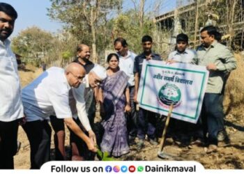 Plantation of trees in new Samarth Vidyalaya Giving life to trees on Bhandara hill by watering them
