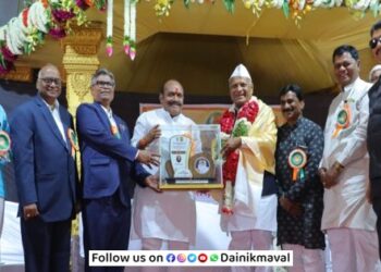 Dr. Laxmanrao Karle from Talegaon Dabhade was honored with Karmaveer award
