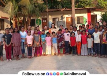 Talegaon Dabhade Balutedar Mahila Patsanstha helps 'Sampark Balgram organization in Malavali