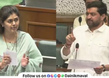 MLA Sunil Shelke and Pankaja Munde in assembly session