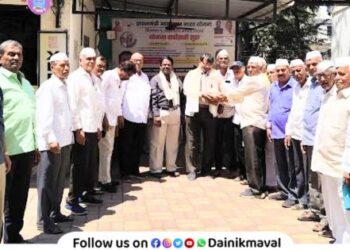 Literary writer Prabhakar Oval felicitated at Vadgaon Maval