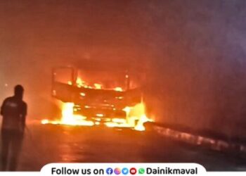 truck transporting cables caught fire on the Mumbai-Pune Expressway