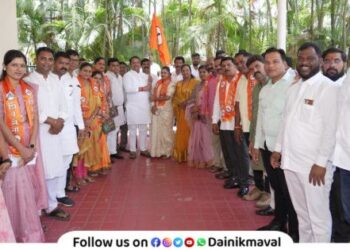 Shiv Sena UBT party office bearers from Lonavala join Eknath Shinde Shiv Sena party