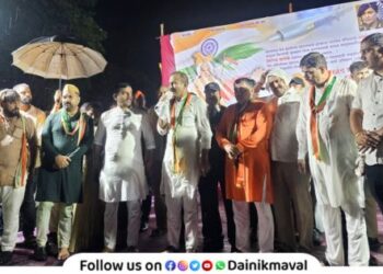 Tiranga Yatra in heavy rain grand Tiranga Yatra from Dehu to Vadgaon Maval in presence of patriots