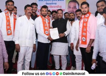 Many activists from Vehargaon and Naane Maval areas join Shiv Sena party