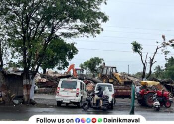 Big action Five restaurants in Samvidhan Chowk Dehu Road demolished By Cantonment Board