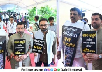 Poor condition of Talegaon-Chakan road MLA Sunil Shelke get aggressive demands to immediately fill potholes