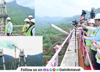 Chief Minister Devendra Fadnavis inspects the Mumbai-Pune Missing Link project