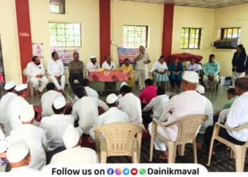Seed processing demonstration organized by agricultural girls in Urse village Maval