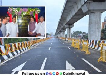 Chief Minister Devendra Fadnavis inaugurated the integrated double-decker flyover at Savitribai Phule Pune University Chowk.