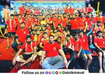 Bhangarwadi Govinda team from Lonavala broke the Dahi Handi of Maval Garjana Pratishthan in Vadgaon