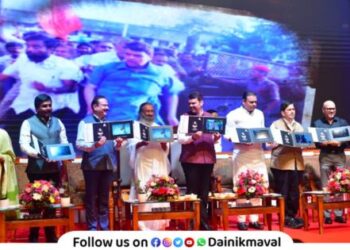 In democracy journalists and politicians are not enemies but well-wishers said CM Devendra Fadnavis