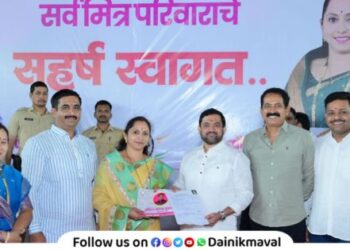 Megha Bhagwat handed over nomination paper for Indori Varale group to MLA Sunil Shelke