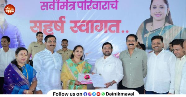 Megha Bhagwat handed over nomination paper for Indori Varale group to MLA Sunil Shelke