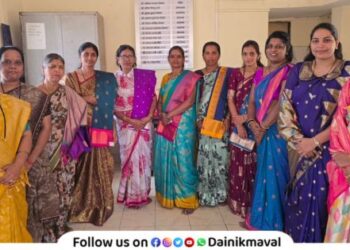 Womens honor ceremony in Induri Attractive Paithani gift from Vighnahar Patsanstha