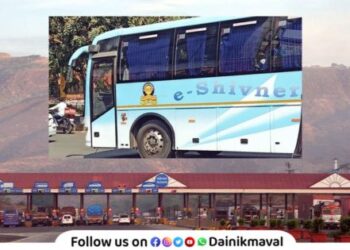 Shivneri bus stopped at Talegaon toll plaza due to lack of money in FASTag Passengers paid toll
