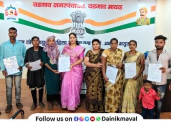 Caste certificates distributed to 13 families of Thakar community in Vadgaon-Katvi through Mayor Aboli Dhore