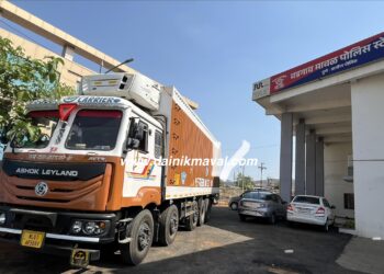 प्रतिबंधित मांसाची वाहतूक होत असल्याच्या संशयातून गोरक्षकांनी कंटेनर पकडला ; वडगाव मावळ पोलिसांकडून तपास सुरू