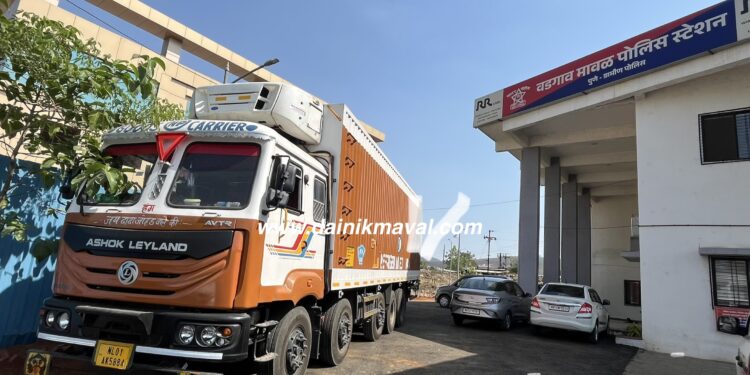 प्रतिबंधित मांसाची वाहतूक होत असल्याच्या संशयातून गोरक्षकांनी कंटेनर पकडला ; वडगाव मावळ पोलिसांकडून तपास सुरू