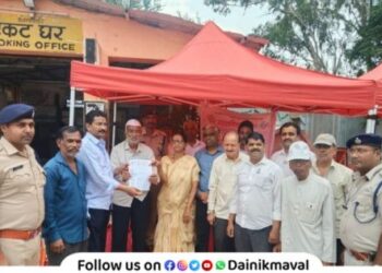 symbolic hunger strike of Railway Passengers Association in Ghorawadi was called off after administration assurance