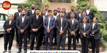 Students of Shalaka Santosh Khandge Law College Talegaon Dabhade on an educational tour to Delhi