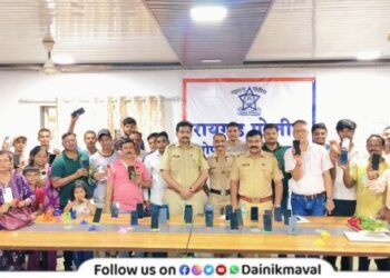 Raigad News Lost mobile phone recovered Khopoli police efforts successful joy on faces of 40 citizens