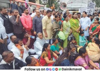 Lonavala residents public outcry against Tata highway blocked demanding compensation for flood damages