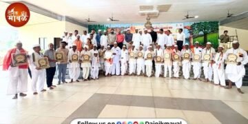 senior Warkaris from Maval honored with Akhand Wari Jeevan Gaurav Puraskar by Kamshet Journalists Association