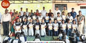 Distribution of books to students on occasion of birth anniversary of late Pandharinath Satkar kanhe maval